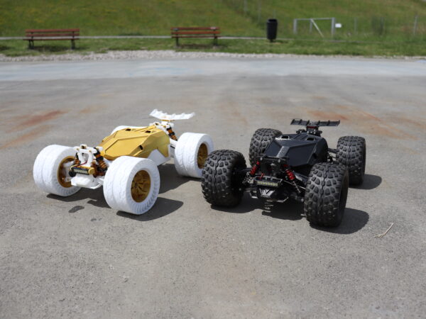 RC Truggy NOMAD front view